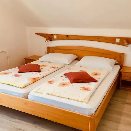 Milena Apartment Nomenj